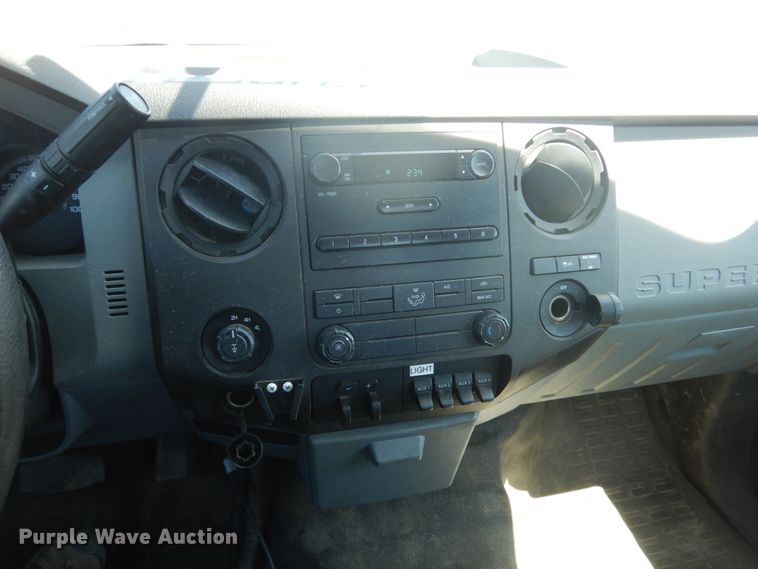 image for item GW9886 2013 Ford F350 Super Duty  pickup truck