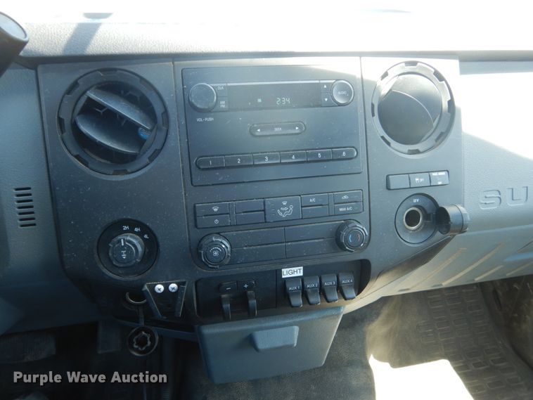 image for item GW9886 2013 Ford F350 Super Duty  pickup truck