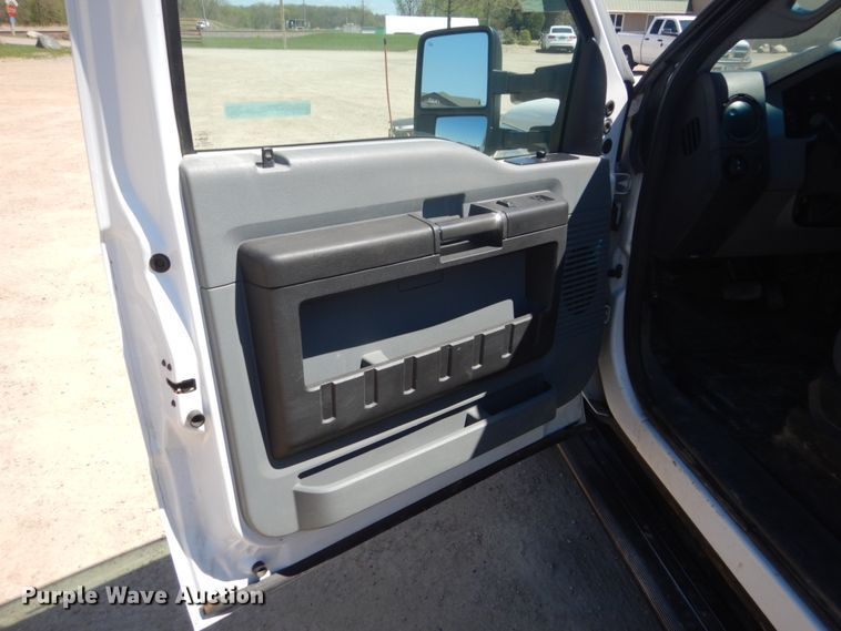 image for item GW9887 2013 Ford F350 Super Duty  pickup truck