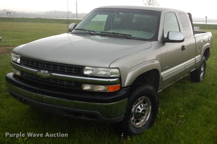 image for item GW9919 2000 Chevrolet Silverado 2500  Ext. Cab pickup truck