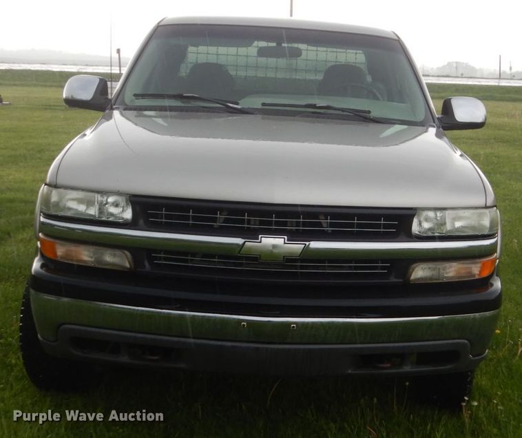 image for item GW9919 2000 Chevrolet Silverado 2500  Ext. Cab pickup truck