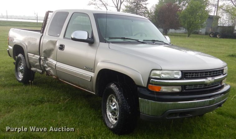 image for item GW9919 2000 Chevrolet Silverado 2500  Ext. Cab pickup truck