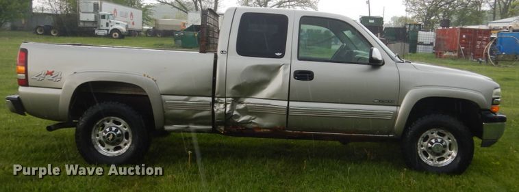 image for item GW9919 2000 Chevrolet Silverado 2500  Ext. Cab pickup truck