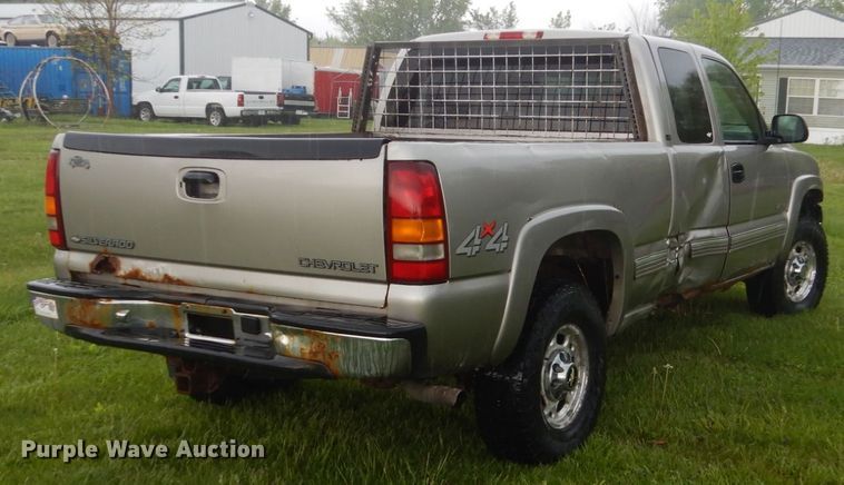image for item GW9919 2000 Chevrolet Silverado 2500  Ext. Cab pickup truck