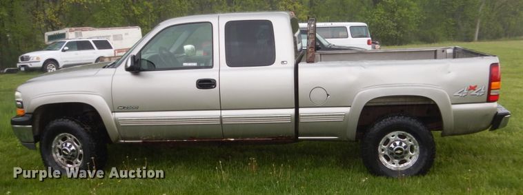 image for item GW9919 2000 Chevrolet Silverado 2500  Ext. Cab pickup truck