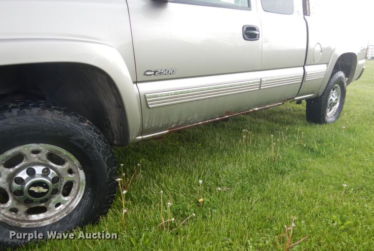 image for item GW9919 2000 Chevrolet Silverado 2500  Ext. Cab pickup truck