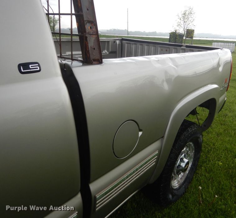 image for item GW9919 2000 Chevrolet Silverado 2500  Ext. Cab pickup truck