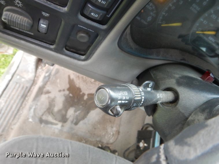 image for item GW9919 2000 Chevrolet Silverado 2500  Ext. Cab pickup truck