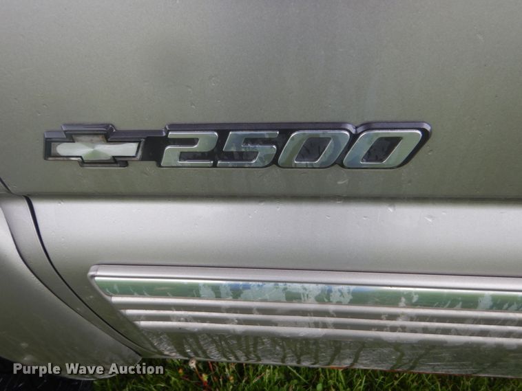 image for item GW9919 2000 Chevrolet Silverado 2500  Ext. Cab pickup truck