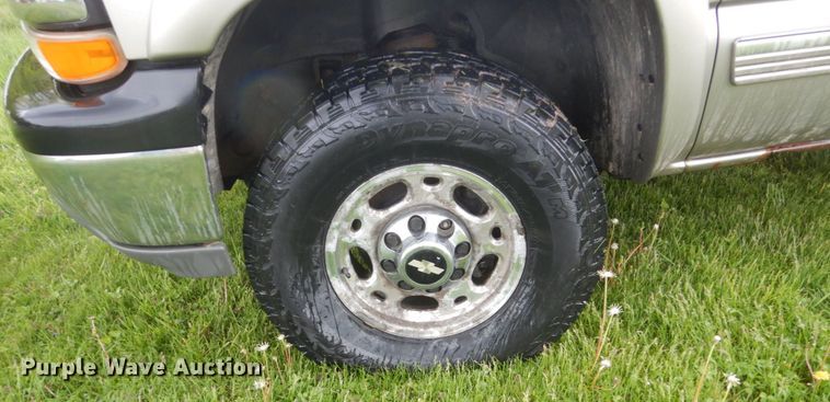 image for item GW9919 2000 Chevrolet Silverado 2500  Ext. Cab pickup truck