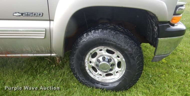 image for item GW9919 2000 Chevrolet Silverado 2500  Ext. Cab pickup truck