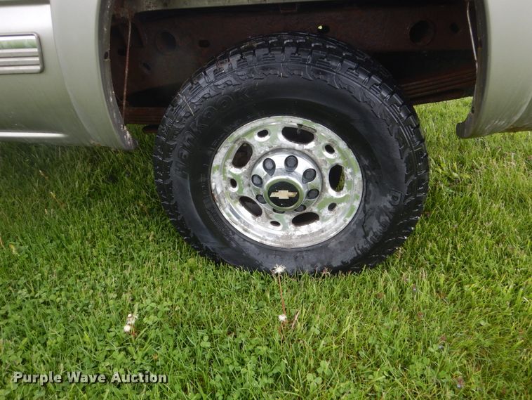 image for item GW9919 2000 Chevrolet Silverado 2500  Ext. Cab pickup truck