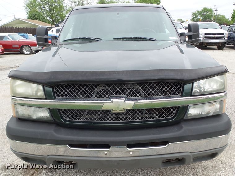 image for item GX9063 2004 Chevrolet Silverado 1500  Crew Cab pickup truck