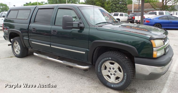 image for item GX9063 2004 Chevrolet Silverado 1500  Crew Cab pickup truck