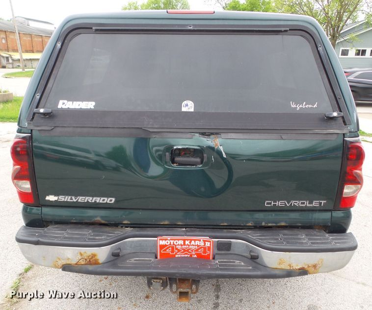 image for item GX9063 2004 Chevrolet Silverado 1500  Crew Cab pickup truck