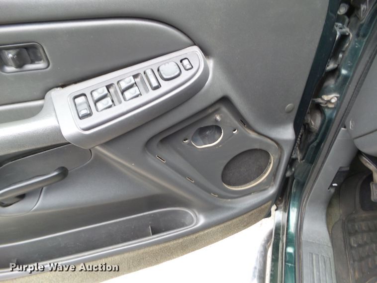 image for item GX9063 2004 Chevrolet Silverado 1500  Crew Cab pickup truck