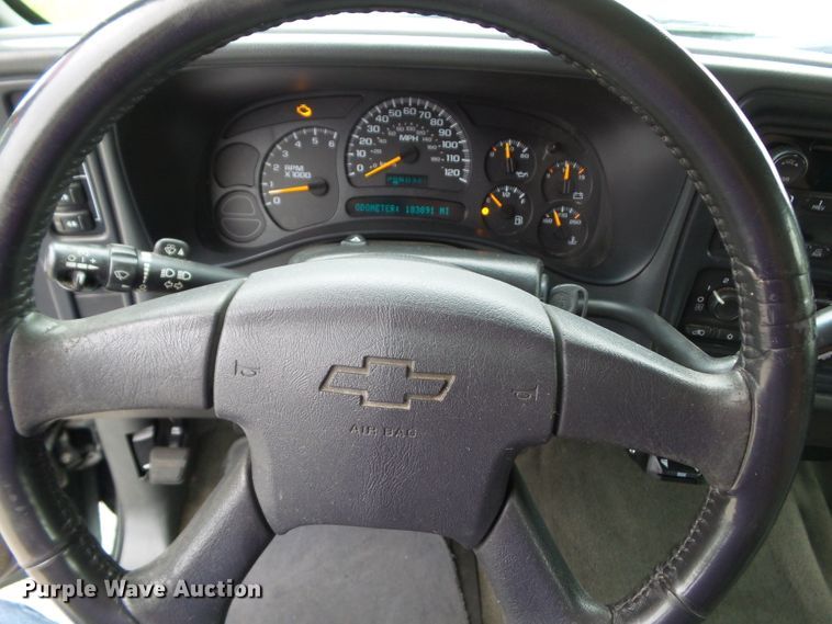 image for item GX9063 2004 Chevrolet Silverado 1500  Crew Cab pickup truck