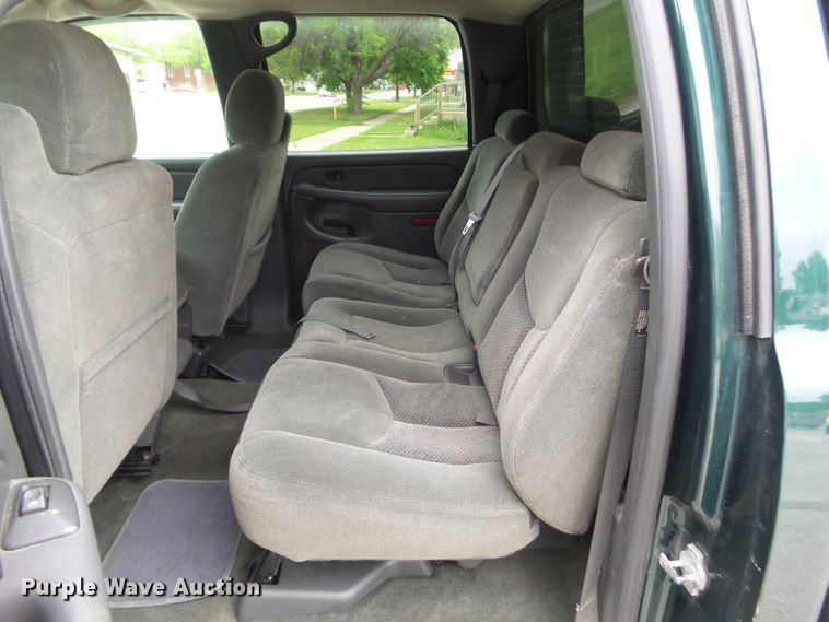 image for item GX9063 2004 Chevrolet Silverado 1500  Crew Cab pickup truck