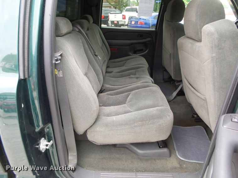 image for item GX9063 2004 Chevrolet Silverado 1500  Crew Cab pickup truck