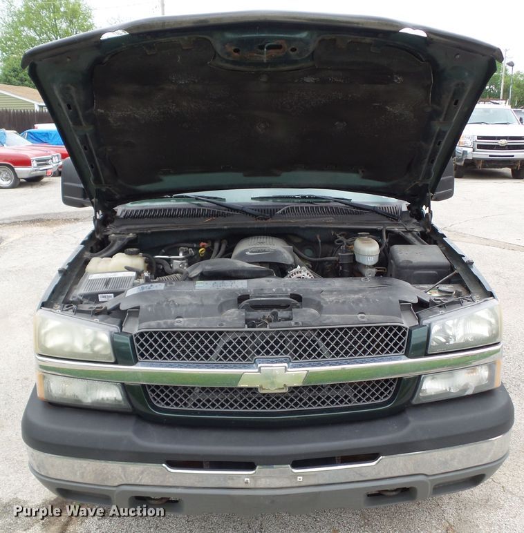 image for item GX9063 2004 Chevrolet Silverado 1500  Crew Cab pickup truck