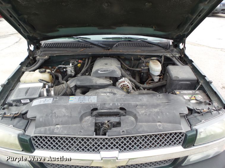 image for item GX9063 2004 Chevrolet Silverado 1500  Crew Cab pickup truck