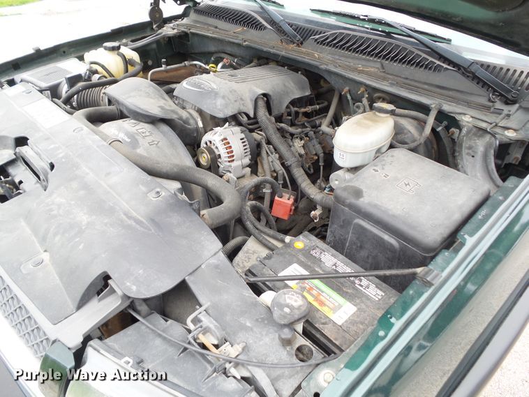 image for item GX9063 2004 Chevrolet Silverado 1500  Crew Cab pickup truck