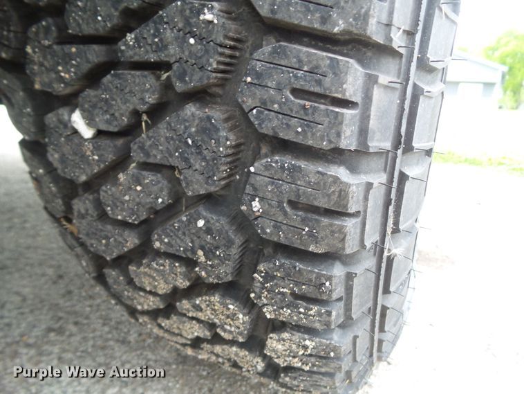 image for item GX9063 2004 Chevrolet Silverado 1500  Crew Cab pickup truck