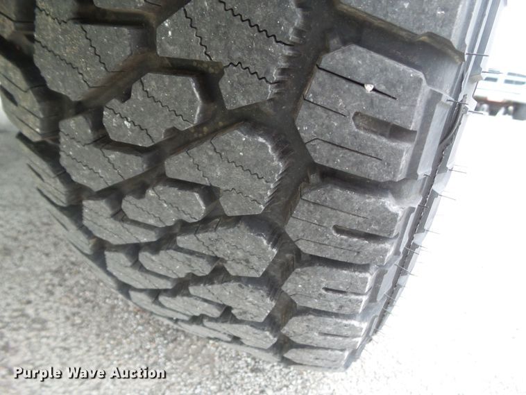 image for item GX9063 2004 Chevrolet Silverado 1500  Crew Cab pickup truck