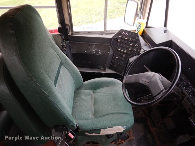 image for item GY9208 1997 International 3800 school bus