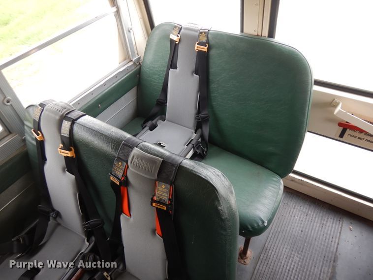 image for item GY9208 1997 International 3800 school bus