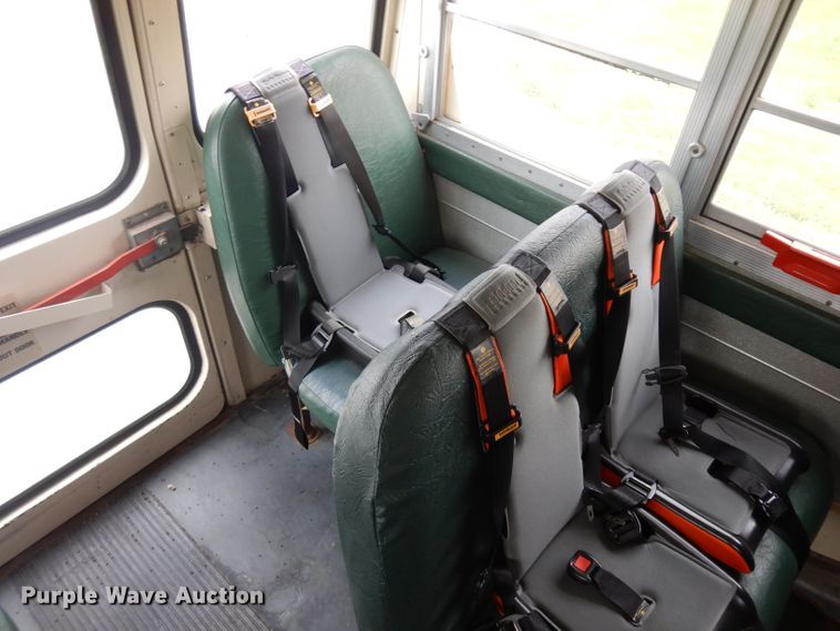 image for item GY9208 1997 International 3800 school bus