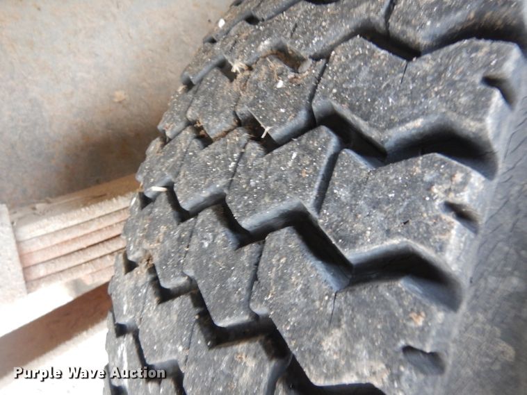 image for item GY9208 1997 International 3800 school bus