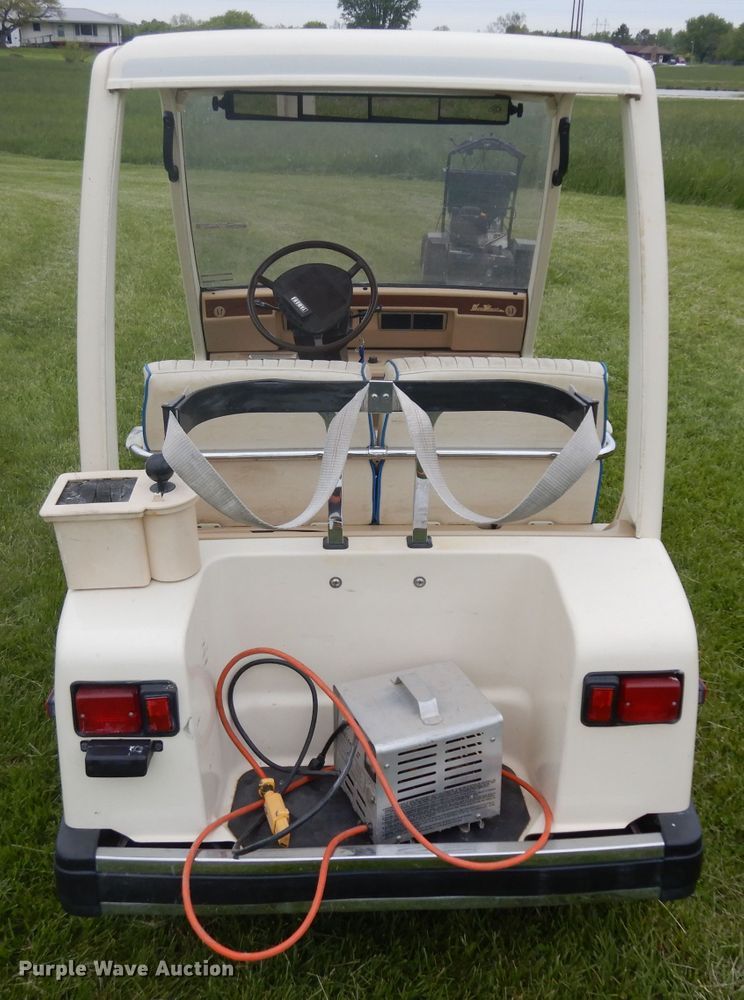 image for item GY9213 1986 Yamaha G3 Sunclassic golf cart