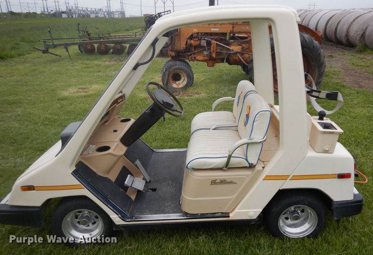 image for item GY9213 1986 Yamaha G3 Sunclassic golf cart