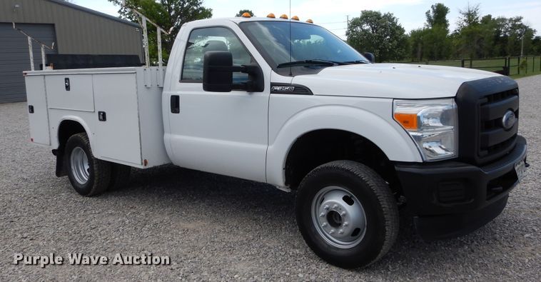 image for item HA9137 2016 Ford F350 Super Duty XL  utility bed pickup truck