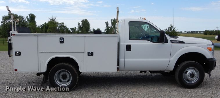 image for item HA9137 2016 Ford F350 Super Duty XL  utility bed pickup truck