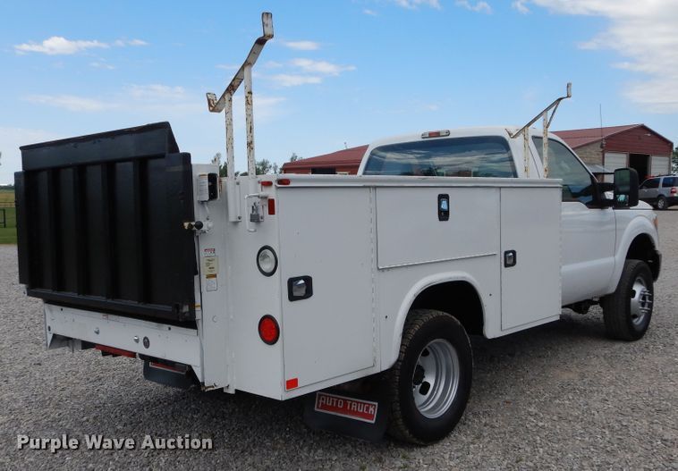 image for item HA9137 2016 Ford F350 Super Duty XL  utility bed pickup truck