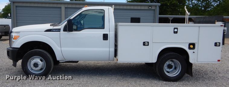 image for item HA9137 2016 Ford F350 Super Duty XL  utility bed pickup truck