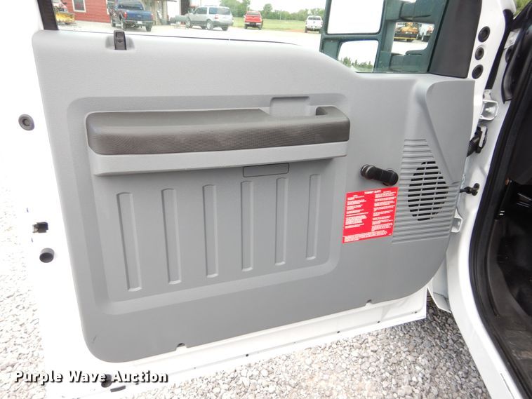 image for item HA9137 2016 Ford F350 Super Duty XL  utility bed pickup truck