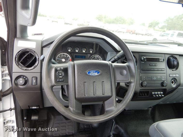 image for item HA9137 2016 Ford F350 Super Duty XL  utility bed pickup truck