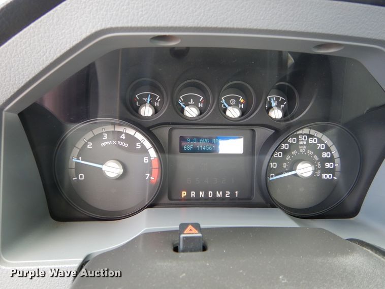 image for item HA9137 2016 Ford F350 Super Duty XL  utility bed pickup truck