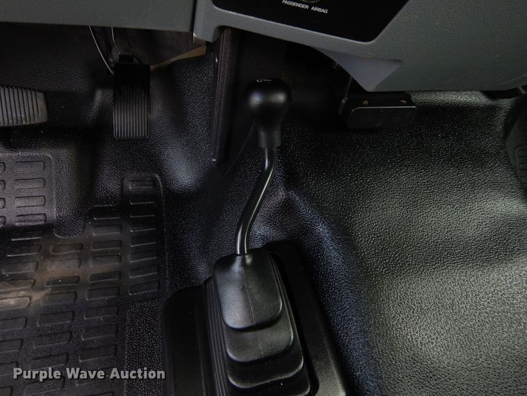 image for item HA9137 2016 Ford F350 Super Duty XL  utility bed pickup truck