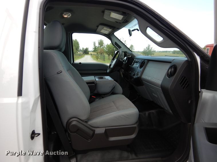 image for item HA9137 2016 Ford F350 Super Duty XL  utility bed pickup truck