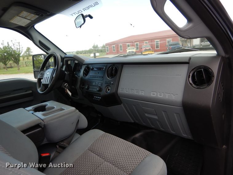 image for item HA9137 2016 Ford F350 Super Duty XL  utility bed pickup truck