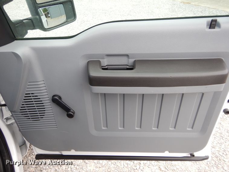 image for item HA9137 2016 Ford F350 Super Duty XL  utility bed pickup truck