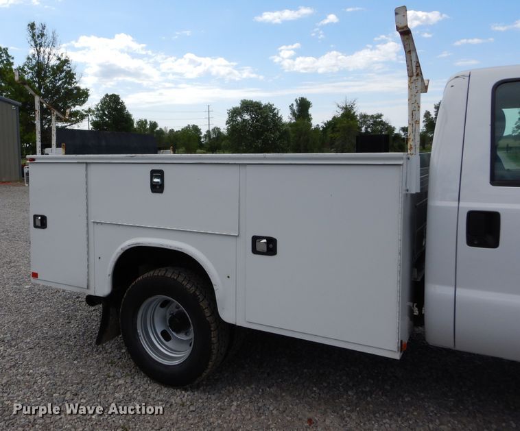 image for item HA9137 2016 Ford F350 Super Duty XL  utility bed pickup truck