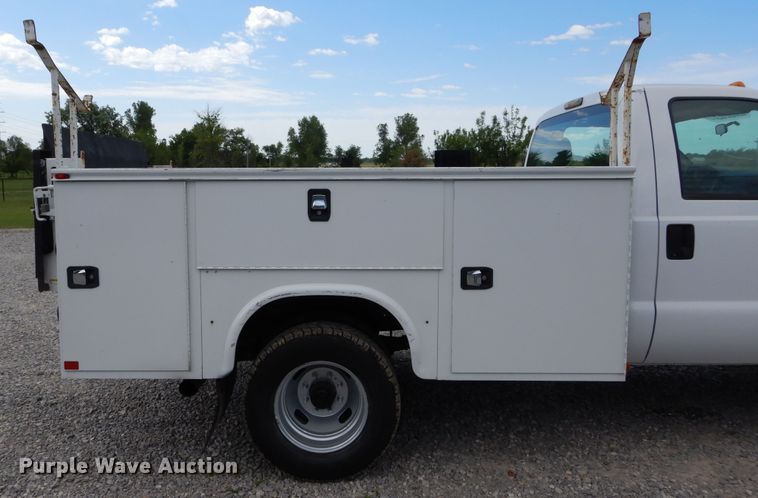 image for item HA9137 2016 Ford F350 Super Duty XL  utility bed pickup truck