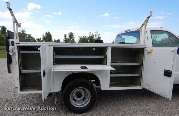 image for item HA9137 2016 Ford F350 Super Duty XL  utility bed pickup truck