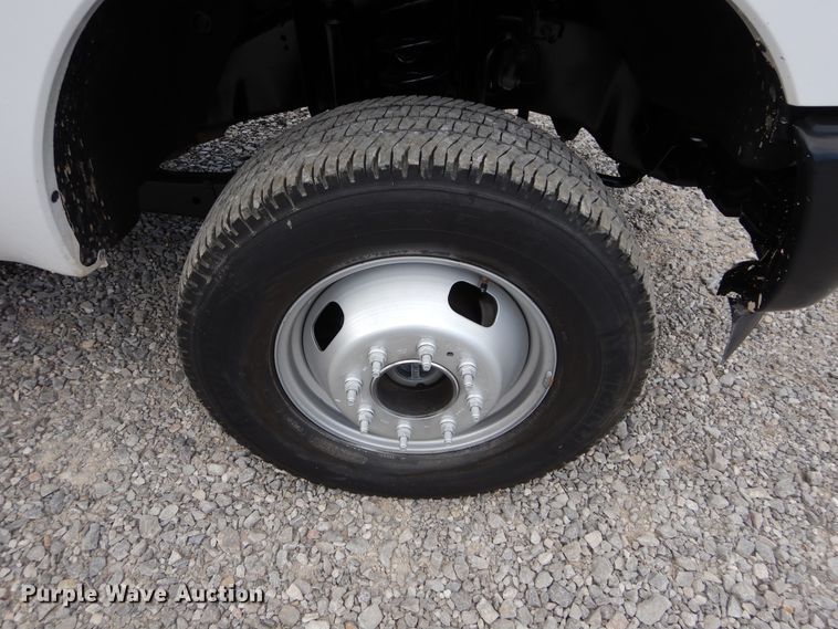 image for item HA9137 2016 Ford F350 Super Duty XL  utility bed pickup truck