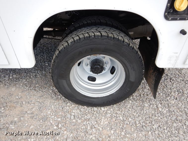 image for item HA9137 2016 Ford F350 Super Duty XL  utility bed pickup truck